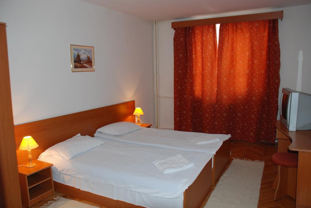 Hotel Merkur 미에르쿠리에씨우크 외부 사진