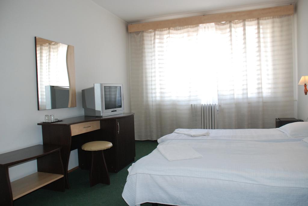 Hotel Merkur 미에르쿠리에씨우크 객실 사진