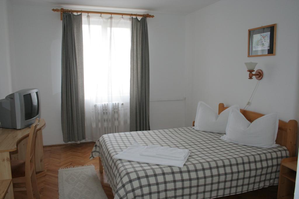 Hotel Merkur 미에르쿠리에씨우크 객실 사진