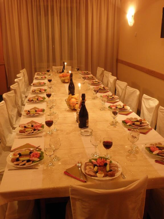 Hotel Merkur 미에르쿠리에씨우크 외부 사진