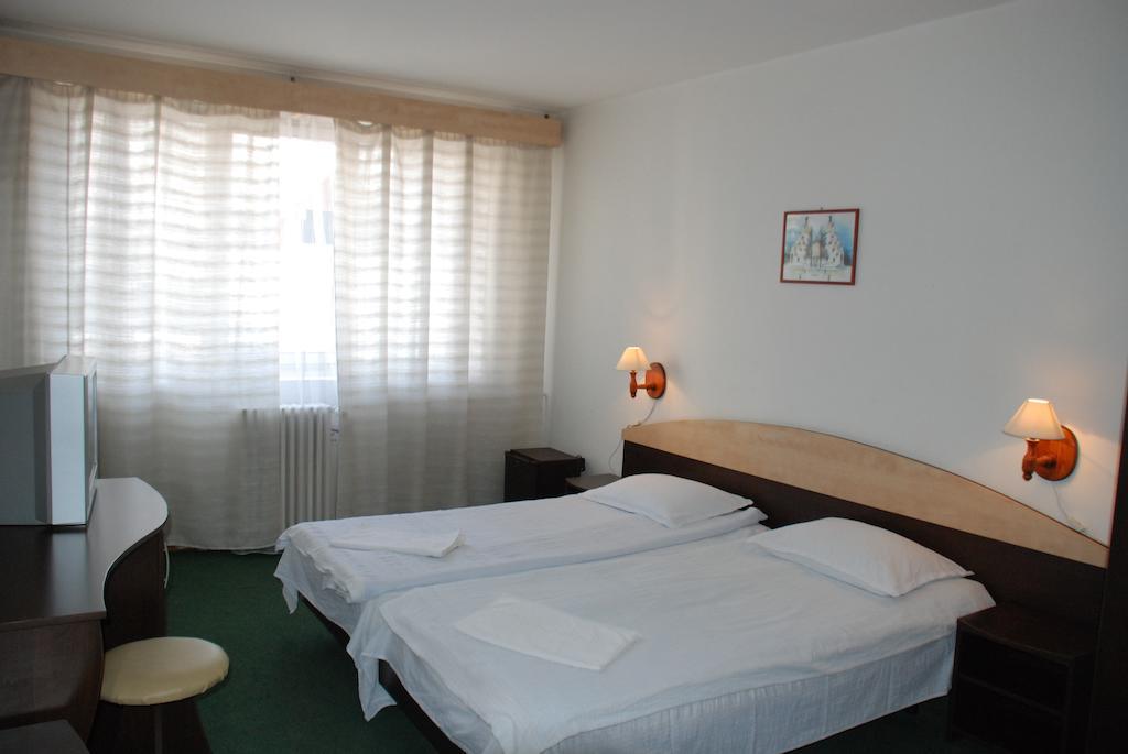 Hotel Merkur 미에르쿠리에씨우크 외부 사진