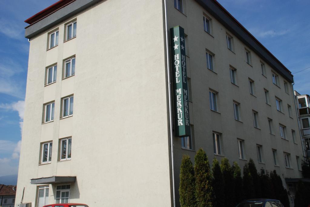 Hotel Merkur 미에르쿠리에씨우크 외부 사진