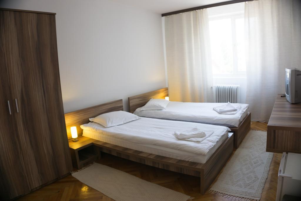 Hotel Merkur 미에르쿠리에씨우크 외부 사진