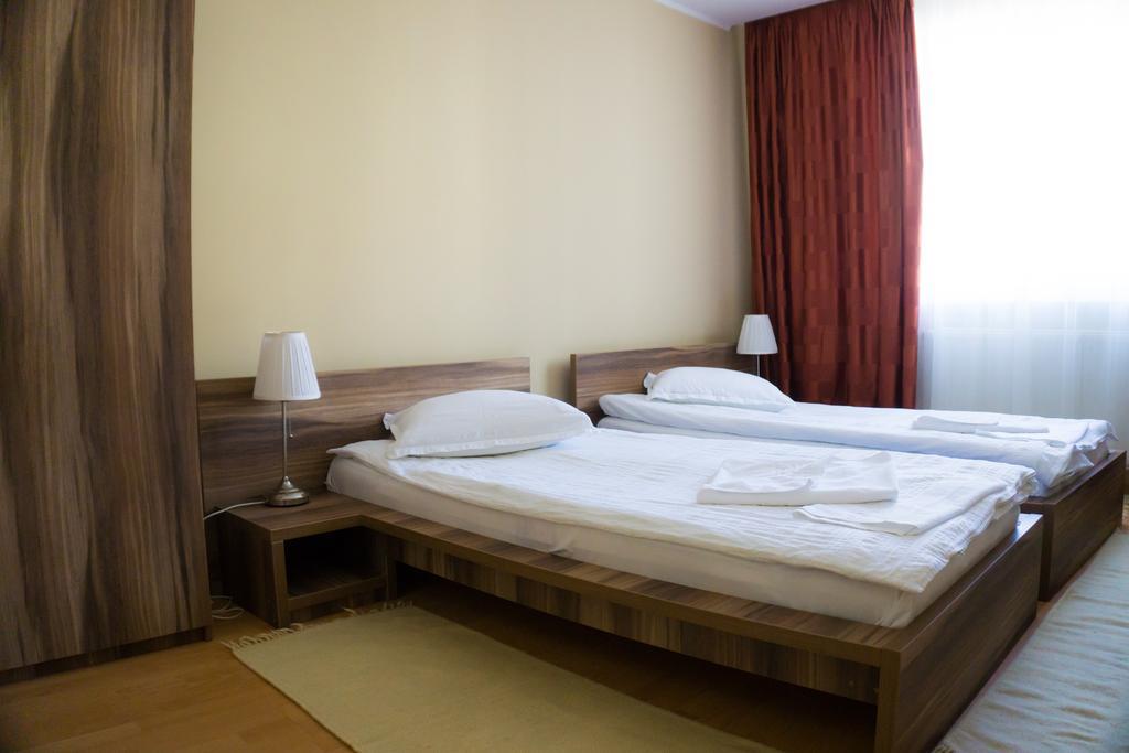 Hotel Merkur 미에르쿠리에씨우크 외부 사진