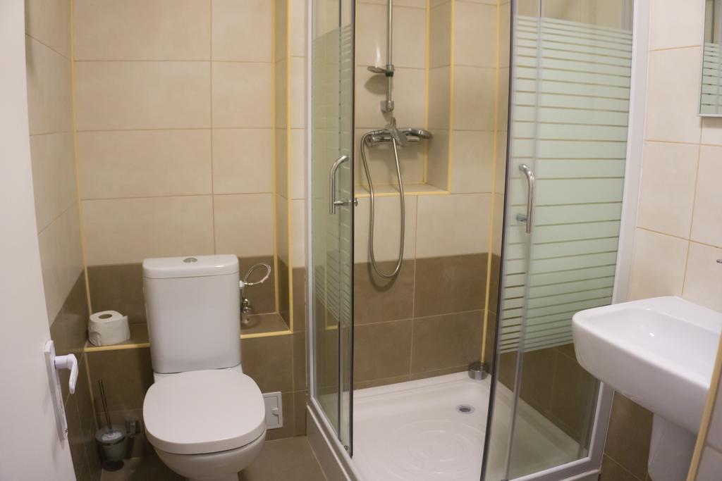Hotel Merkur 미에르쿠리에씨우크 외부 사진