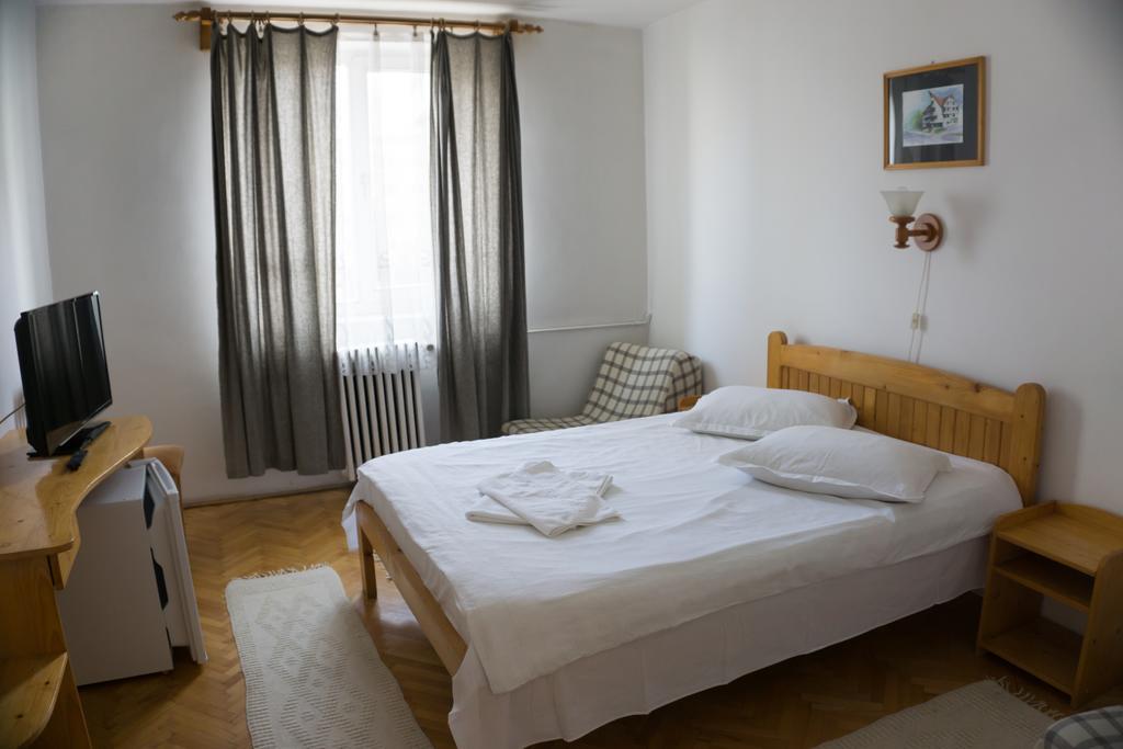 Hotel Merkur 미에르쿠리에씨우크 외부 사진